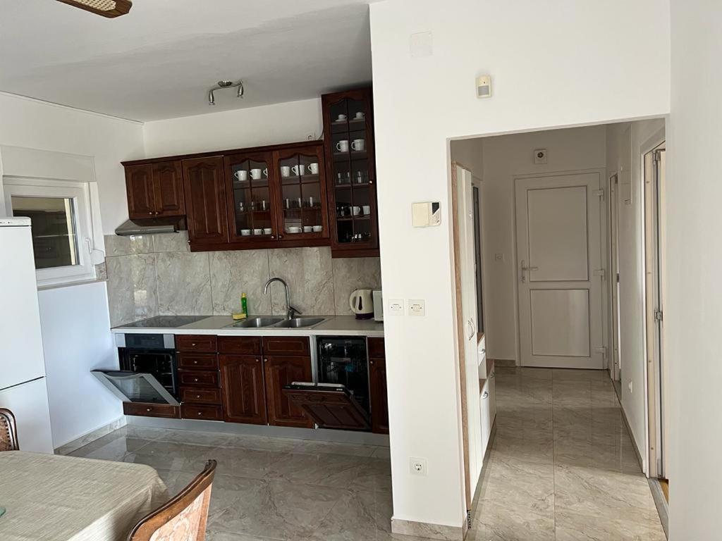 Apartment With 2 Balconies And Sea View Omiš Extérieur photo