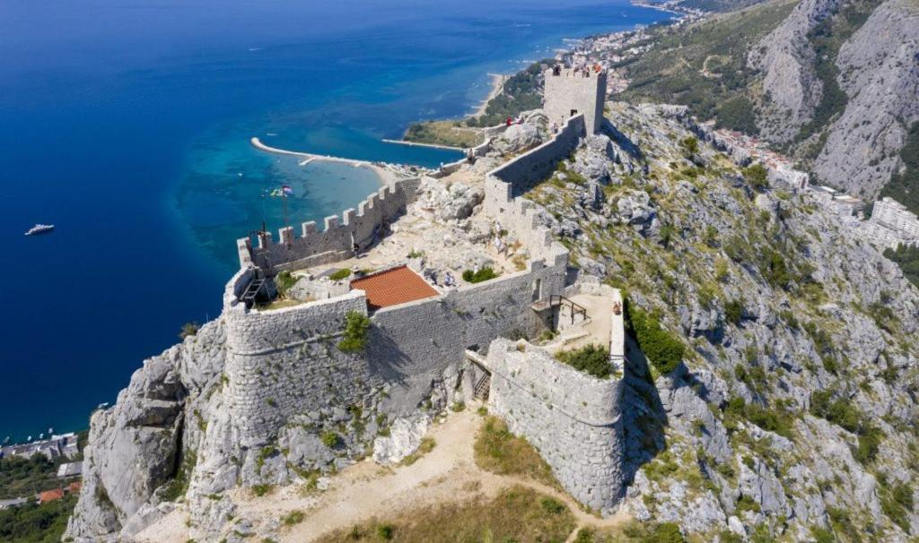 Apartment With 2 Balconies And Sea View Omiš Extérieur photo