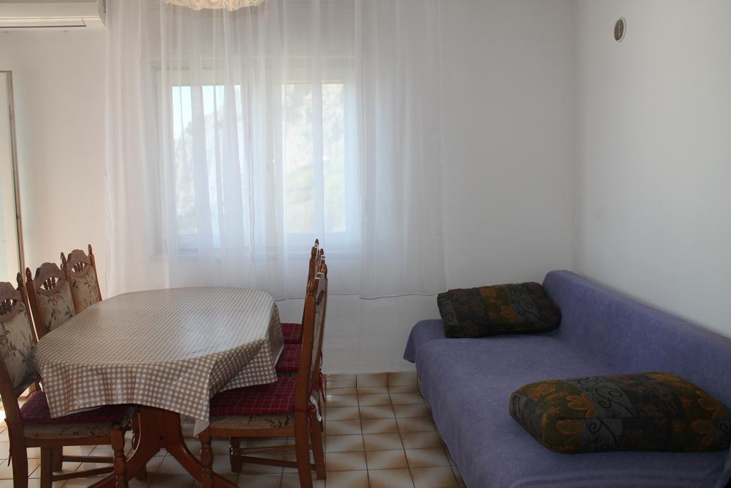 Apartment With 2 Balconies And Sea View Omiš Extérieur photo